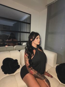 IZLAY GOMEZ