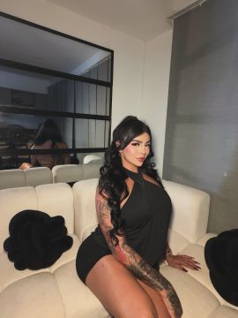 IZLAY GOMEZ