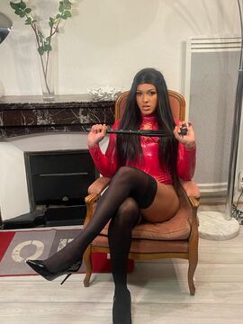 Lara Dominatrix