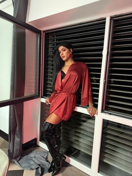 Lara Dominatrix