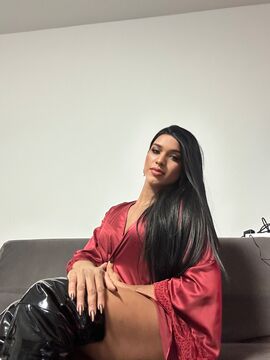 Lara Dominatrix
