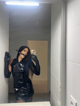 Lara Dominatrix