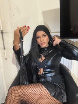 Lara Dominatrix