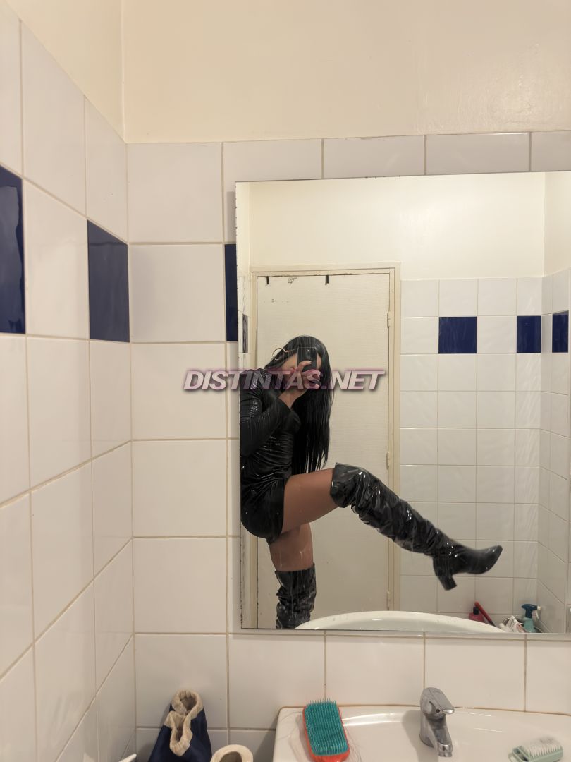 Lara Dominatrix