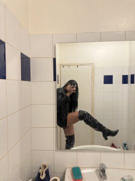Lara Dominatrix