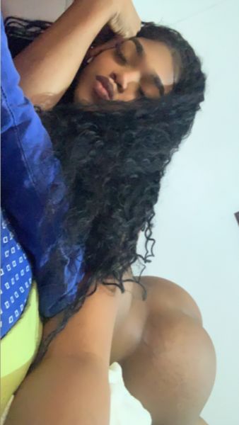 Soy Tiana amor Pollita 18 años morena alta sumisa y tambien dominante a la vez con una esencia auténtica amable y carismática , tranquila ☺️ disfrútame 
 
