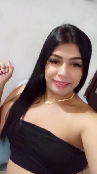 Hola mis amores soy una chica trans recién llegada a tu ciudad soy full complaciente full lechera abierta a cualquier cosa puedo ser tu perra puedo ser el rol que quieras y lo que más te guste full complaciente 