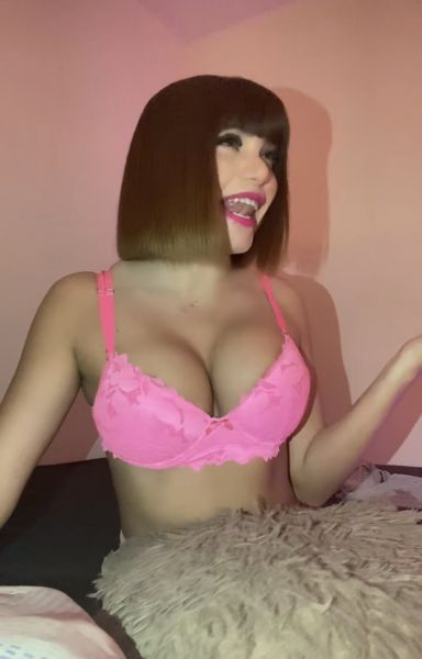 Hola, soy Melina, una chica de 23 años apasionada por la vida y las experiencias únicas. Con una mezcla de sofisticación y calidez, estoy aquí para ofrecerte momentos inolvidables y una conexión genuina.❤️. Te espero en mi departamento para que pasemos un buen momento juntos🔥..
