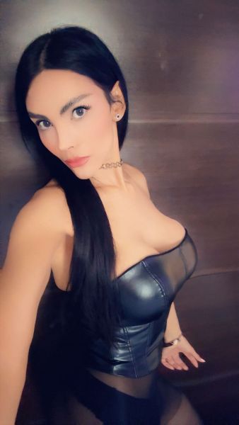 Soy una  baby trans linda hermosa cariñosa complaciente $$$ 
 Si sabes lo que quieres yo te lo daré si no te ayudo a descubrirlo soy paciente atrevida inteligente divertida  haré de nuestro encuentro algo especial para ti dame lo que te pido  y te daré lo que deseas … 
Llámame prometo me recordarás de todas las flores del jardín …. 