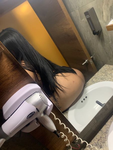 Hola amor soy Alea una chica muy amable y dispuesta a pasar un rato lindo contigo, nueva y de paquete para que me pruebes 