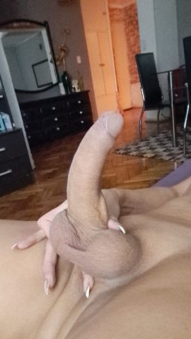 Cecilia Hot