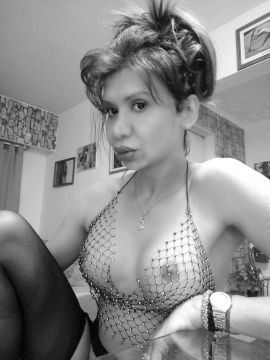 Cecilia Hot
