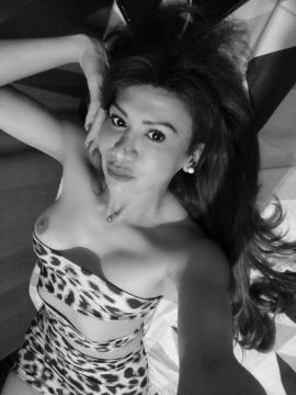 Cecilia Hot