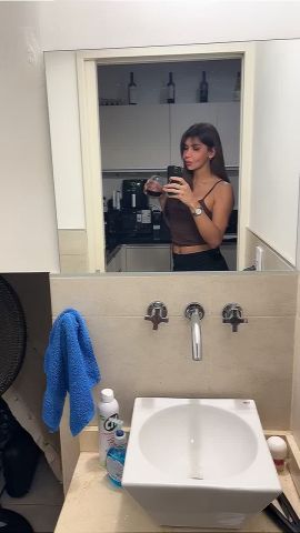 Cecilia Hot