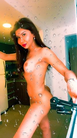 Cecilia Hot