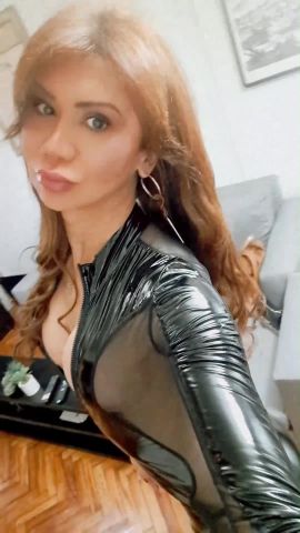 Cecilia Hot