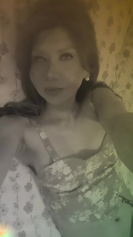 Cecilia Hot