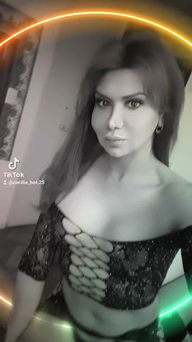 Cecilia Hot