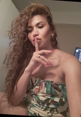 Cecilia Hot