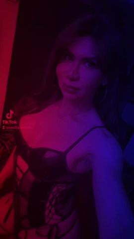 Cecilia Hot