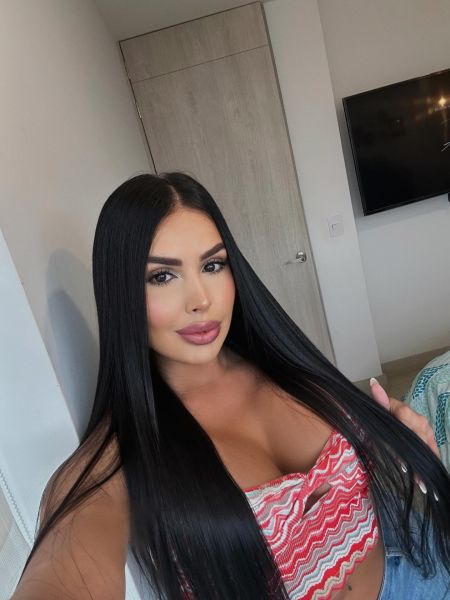 ✨ BRENDA SOPHIA APONTE: EL DESEO TIENE NOMBRE Y ES COLOMBIANO ✨

Desde lo más alto del Olimpo tropical, llega ella: Brenda Aponte, la fantasía viva de Colombia 
Belleza que paraliza, elegancia que envuelve, y una sensualidad que no se compra… se experimenta.

Dueña de un cuerpo de infarto y una actitud de reina, Brenda no es para cualquiera.
Ella es para quienes entienden que el placer no se improvisa:
se disfruta lento, se respeta y se paga bien.

🔥 Discreción absoluta
🔥 Atención de lujo
🔥 Presencia impactante
🔥 Experiencia personalizada para hombres con gusto real

Si buscas lo común, sigue de largo.
Si estás listo para conocer lo exclusivo,
Brenda te espera… y créeme:
después de ella, todo lo demás te va a parecer ordinario.

📍Disponible en las mejores ciudades de Mexico
📩 Escríbele solo si estás a la altura.