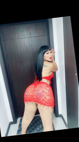  Daniella Mera