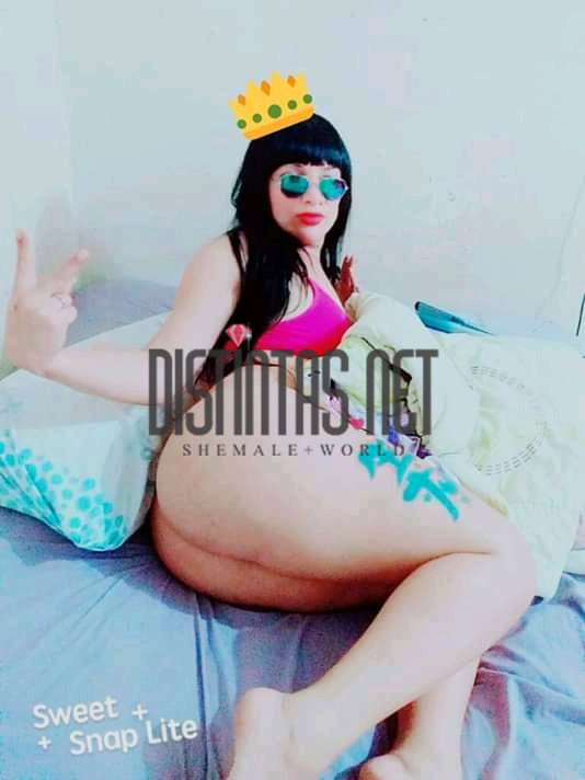  Daniella Mera