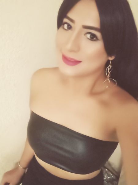Chica trans candente que te saca la última gota de leche dotada con el pene grande cabezón y p venas 🥒❤️