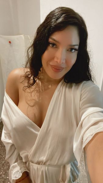 Hola mis amores, mi nombre es Marissa y soy una chica transexual muy femenina, jovencita, de buen rollo, educada y con mucho tema de conversación 💕👠🌸

Me encanta reír, disfrutar del momento y llenar cada encuentro de buena energía y sensualidad 😘💫🔥

Siempre estoy lista para acompañarte a fiestas, eventos o escapadas especiales, donde podamos vivir experiencias únicas y apasionadas juntos 🎉🥂💃

Espero conocerte pronto y compartir momentos llenos de chispa, encanto y complicidad 💋✨🌹

Telegram: https://t.me/marissa_argentina