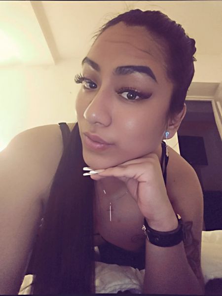 ¡Hola! 

Soy una mujer trans de gran belleza ✨ y elegancia 💎, con una feminidad que enamora 💖.

Mis amigos me describen como divertida 😄, de mente abierta 🌈 y con una presencia que deslumbra 🌟.

Busco conocer gente nueva para compartir momentos agradables y divertidos 🎉.

La aventura me llama 🗺️, y viajar es una de mis grandes pasiones ✈️.

Descubrir nuevas culturas 🌍, tradiciones 🎊 y costumbres en cada viaje es para mí una experiencia enriquecedora e increíble 😍.

Disfruto enormemente de las conversaciones interesantes 🗣️ y de aprender cosas nuevas 📚.

Estoy abierta a vivir emocionantes aventuras con personas fascinantes 😉.

A mi lado, te aseguro grandes dosis de diversión 😂 y entretenimiento 💃. 

¡Anímate a conocerme! 😊