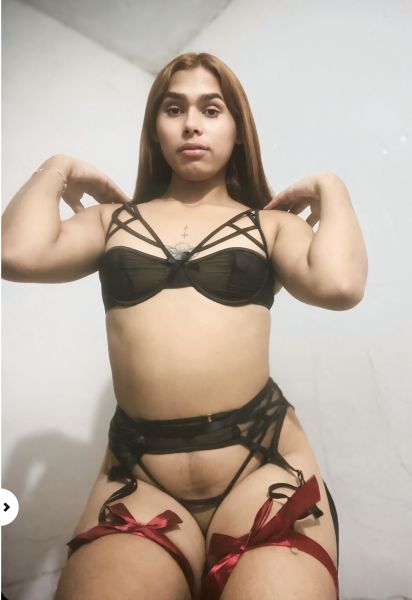 🩷 Sofía  🩷

Hola! 
Estás listo para cumplir todos tus deseos? 
Yo si, déjame llevarte al cielo con los deliciosos servicios. Atiendo solo a personas solventes 💸💸💸no me escribas si solo quieres conocer. 

No beba de los mejores orales, con mi garganta profunda te are volar. 

Que esperas para escribir? 
🩷

