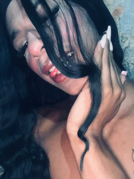 Disponible para complacer tu fantasía 