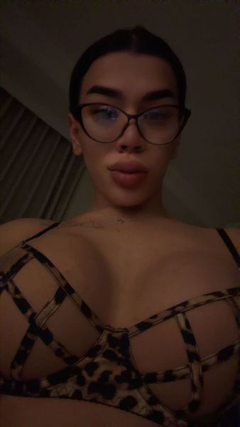 Hello, I'm in Istanbul for a live meeting on the website. I'm a new girl, and my photos are real 100%. Please write to me on WhatsApp.