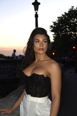 Vivi Hot