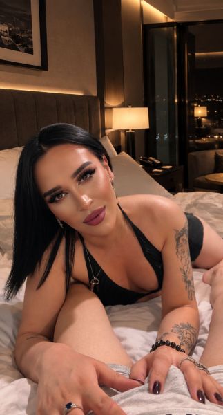 Saygılı ve titiz beyleri bekliyorum zevkin pazarlığı olmaz aşkım 💋
I'm waiting for respectful and discreet gentlemen. There's no bargaining when it comes to pleasure, my love. Come and enjoy pleasure and passion with me 🤤💋