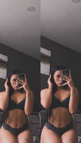 una chica trans de 23 años, mido 1.80 cm y me caracterizo por ser delgada, femenina, educada y muy cuidadosa con mi higiene y presentación.

Cuento con lugar para recibirte y crear un ambiente cómodo, privado y de confianza. Me encanta hacer que cada encuentro sea especial y ayudarte a vivir una experiencia inolvidable, siempre con respeto y discreción.

Si quieres conocerme, pasar un buen momento conmigo o hacer realidad alguna fantasía, contáctame. Estoy lista para recibirte y hacer que la pasemos muy rico.

L

Cuento con lugar privado, cómodo, limpio y seguro, con parking y vigilancia, ubicado en una de las mejores zonas de León. Para mí es muy importante la seguridad, la discreción y el buen trato.

Soy una chica versátil, abierta a los cambios de rol y dispuesta a hacer de cada encuentro una experiencia especial, siempre con respeto y confianza.

Si buscas seguridad, discreción, buen trato y una experiencia inolvidable, contáctame. Soy lo que necesitas para cumplir esa fantasía que tanto deseas Una Nena Con Pene

Instagram Aleejandrareynoso