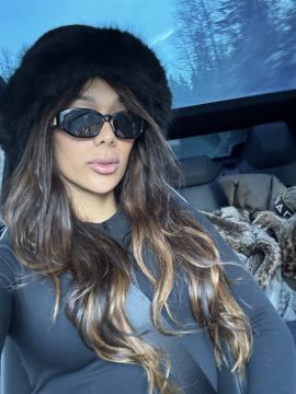     Sophisticated Latina Beauty
