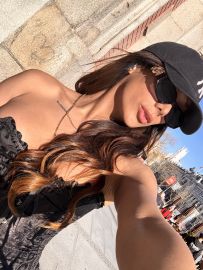     Sophisticated Latina Beauty