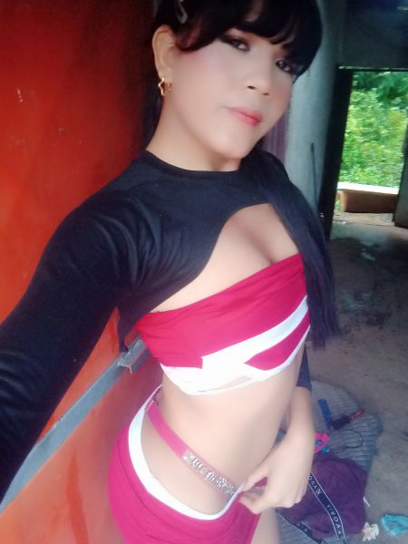 Hola  soy nueva aquí  tengo 18 años y estoy para complacer todas tus peticiones