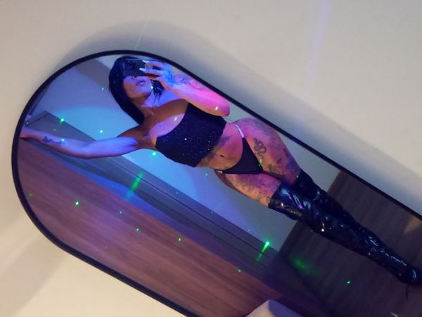 Hallo mein Schatz, ich bin Alexandra, eine junge Escortdame. Wie du siehst, bin ich eine wunderschöne Frau mit einem tollen, hormonell vergrößerten Busen und einem knackigen Po – genau so, wie du es magst.

Während unseres Treffens werde ich dich wie eine Freundin behandeln.

Hola mi amor, soy alexandra una jovencita escort. Como puedes ver soy una chica bella, lindos senos en hormonas y colita grande como te gusta.



En nuestro encuentro, te daré trato total de pareja como sexo anal, sexo oral con condón, masajes 