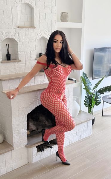 Soy una chica trans con una sorpresa de 18cm súper activa , me encanta besar , las posiciones que me gusta son en cuatro patas y el 69 ,  soy muy paciente con los principiantes , dispuesta hacerte disfrutar un buen rato , dispuesta hacer de tus fantasías una realidad , me encanta las fiestas , tengo mucho para ofrecer y cumplir sus fantasías , besos y te espero , no te vas  arrepentir 😘☘️