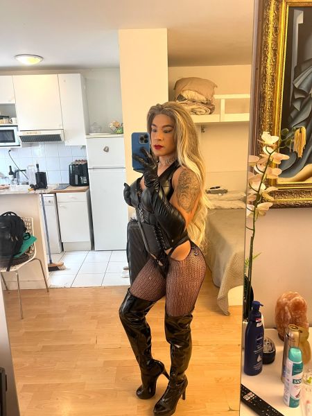 Brésilienne, première fois en France 🇫🇷🇧🇷 Très active, mais je peux aussi être passive 😈 Je suis une Latina pleine de vie avec une belle bite douce pour toi. Je suis une fille qui sent bon et qui propose une prestation complète ! 🔞AUCUN TABOU🔞 📸PHOTOS 100 % RÉELLES, PAS DE MAUVAISES SURPRISES ⚠️ NE PERDS PAS DE TEMPS : RÉSERVE UN RENDEZ-VOUS ET VIENS ME VOIR ; PLAISIR GARANTI ! ⭐️Sans chichis, 22 cm 🍆💦Pleine de sperme ! Je suis une fille pour les hommes qui ont du goût. Je suis délicate, polie et classe. Pas de curieux ni de perte de temps. Pour passer un moment merveilleux, appelle 30 minutes à l'avance — merci !! ✨Disponible 24h/24 et 7j/7 🕛 ✨Photos 100 % réelles (pas de surprises)✅⭐️ ✨Poppers (de la bonne came)💥 ✨Appartement très propre 🥰 Très discret 🤫 ✨ Active, passive avec éjaculation (cumshot) 💦 ✨69 🥵👅 ✨Préliminaires ✨Fétichisme ✨Lieu discret et propre ✨Je t'attendrai en belle lingerie 👙, talons hauts 👠 et bottes 👢 si tu aimes ça !...😉