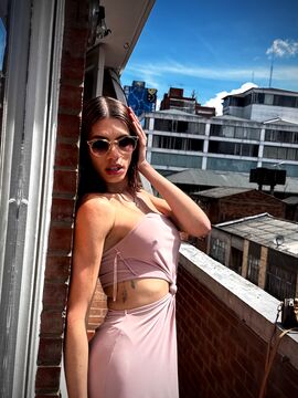 Amira Leon