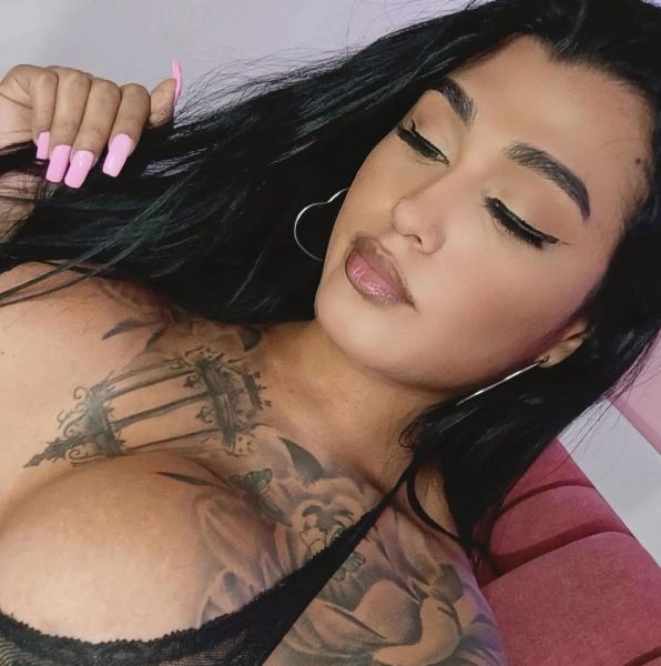 Hola soy Lore soy nueva aquí soy una persona divertida y amable, espero poder compartir contigo un buen momento de placer soy activa y pasiva no te arrepentirás, solo domicilios 💦si quieres más información escríbeme por mi contenido 🎥😈💦
Besitos 💋😘