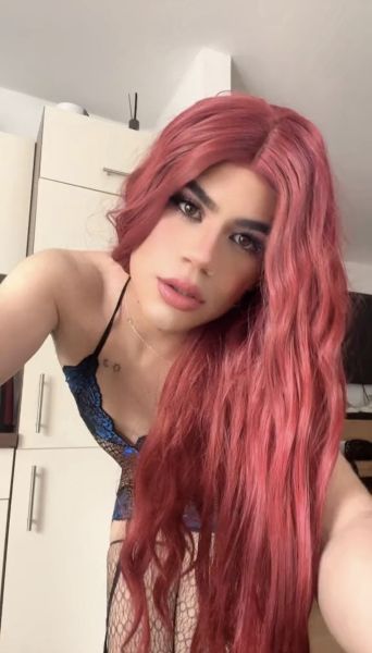 Hola guapo! Soy DAHIANE soy una bella y espectacular chica trans con mucha clase. He llegado para ofrecerte un momento único, especial y personalizado. Sé y tengo lo que necesitas para estar super contento y liberar el stress del día. Llámame y sal de la rutina, te aseguro un trabajo único y especial. Me encanta atenderte muy bien en todos tus caprichitos.