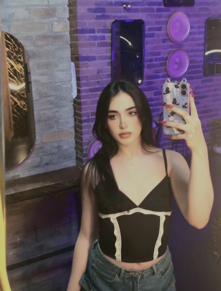 Hola mi nombre es Amber,  Soy una mujer radiante y llena de energía, con una presencia que se hace notar desde el primer momento, me considero una persona carismática, dulce, atenta y muy complaciente, siempre dispuesta a brindar una experiencia agradable, cercana y especial. 💋💖