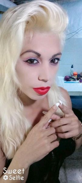 Una persona muy especial trabajadora social adicta al sexo me gusta experimentar locuras😈 