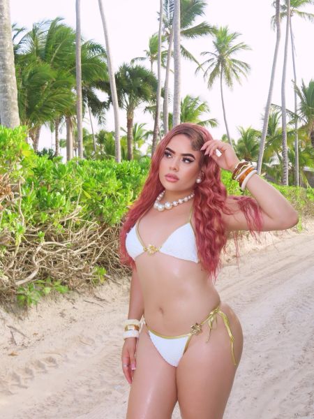 Hermosa caribeña dispuesta a todo