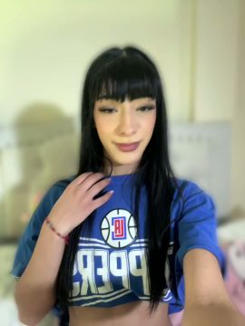 Mía Stefanía adarah  