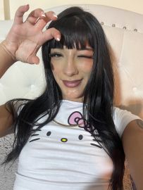 Mía Stefanía adarah  